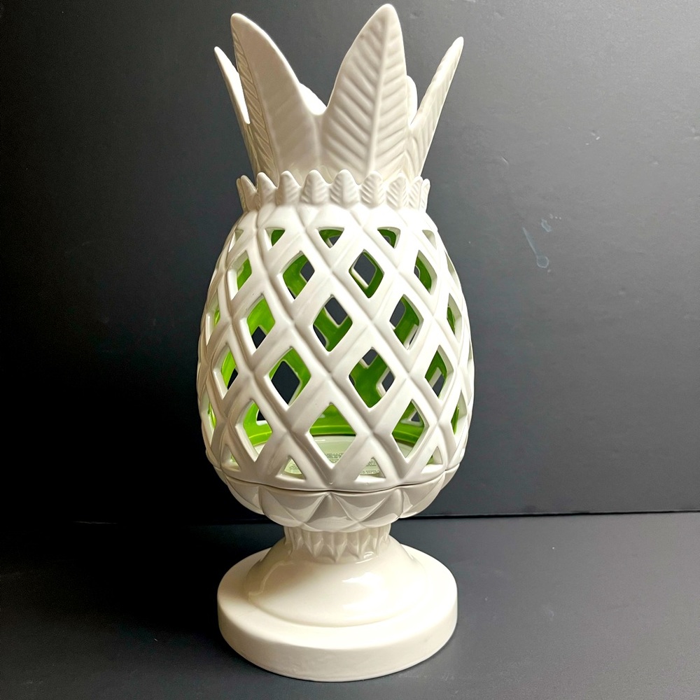 RARE 2011 BBW White Ceramic Pineapple 3 wick candle Luminary *NO BOX*